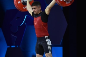 Kaan Kahriman, Avrupa Halter Şampiyonası'nda altın madalya kazandı