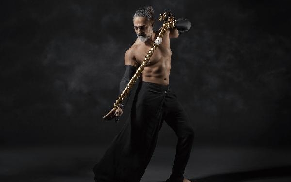 Monaco Chain by Sözer'in altın zincir serisinin kampanya yüzü Selim Bayraktar oldu 1 Monaco Chain by Sözer'in altın zincir serisinin kampanya yüzü Selim Bayraktar oldu