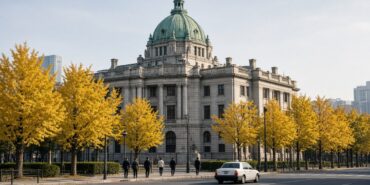 Japonya Merkez Bankası Faizi Tuttu, Borsa Ekside Açıldı 11 Tokyo’da sonbahar sabahı yeşil bakır kubbeli tarihi bir merkez bankası binası ve sarı ginkgo ağaçları, Japonya Merkez Bankası faiz kararı için temsili görsel