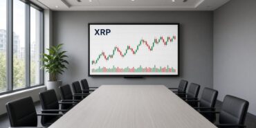 XRP Nedir? Escrow Takvimi, XRP Ledger, Ripple ve ETF’ler 10 Boş bir toplantı odasının duvar ekranında açık temalı XRP mum grafiği ve hacim çubukları, XRP için temsili görsel